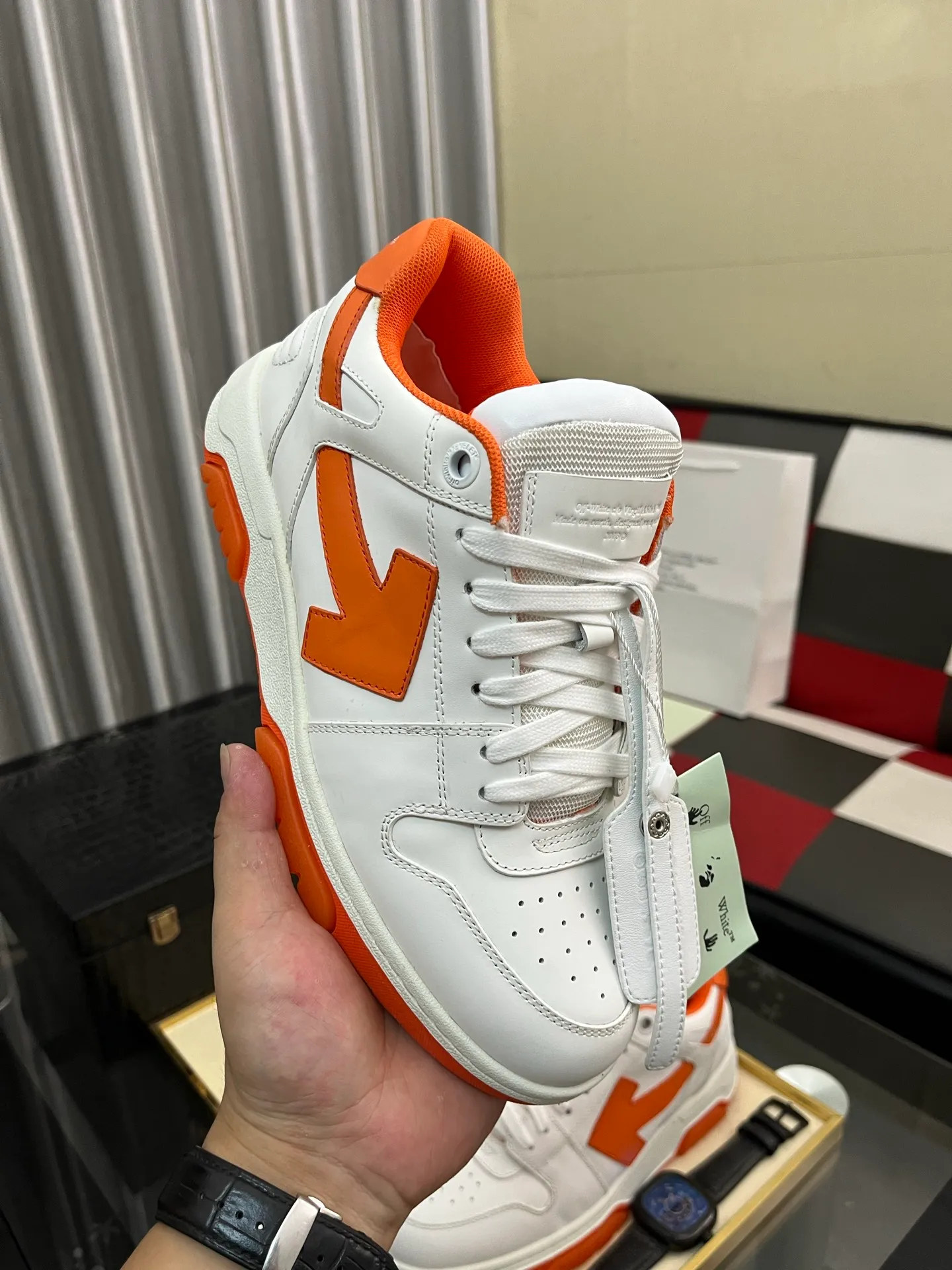 Men's shoes 💰600⌚️⌚️ OFF-White C/O VirGil Abloh fashionable and versatile casual shoes. Exclusive first release of the new model. Made of environmentally friendly cowhide leather and mesh fabric upper material. The insole is embedded with foam cushioning EVA material. The correct midsole is equipped with EVA lightweight cushioning. External tooth nail rubber outsole. The correct accessories can be customized simultaneously. Women's model: 35-40 Men's model: 39-45